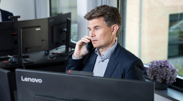 <p>Bag investerings­beslutningen</p>